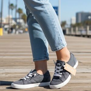NWT Roxy Women’s Casual Lace-Up Sneakers Black Denim Slip-On Size 6.5